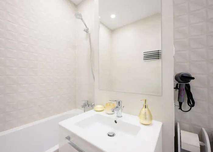 Charming Hideaway Inspired By El Profesor's Intrigue * Bucareste